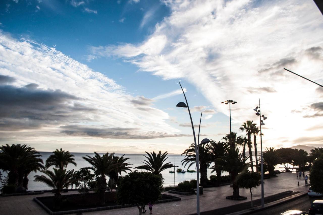 Casa Atlantico On The Front Line With Amazing Sea Views Appartement Puerto del Carmen  Buitenkant foto